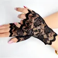 Hochelegante schwarze fingerlose Brauthandschuhe aus Spitze mit edlen Rosenmotiven - Einheitsgröße / Schwarz