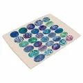 Detailopname van een placemat met levendige tropische blauwe en groene plantenprint - Ovale Tropische Plant (7801-3) / 32*45cm