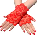 Elegante rote fingerlose Brauthandschuhe aus Spitze mit schönem hohlen Rosenmuster - Einheitsgröße / Rot