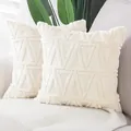 Fodera per cuscino in peluche bianco crema nordico con motivo geometrico a triangolo - Beige