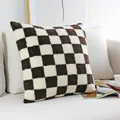 Federa per cuscino a scacchi marrone e bianca in peluche per un arredo accogliente - 45x45cm (Senza Interno) / Caffè a Scacchi