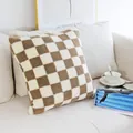 Morbida federa per cuscino in peluche a scacchi marrone e bianco per il tuo divano - 棋盘卡其色
