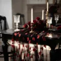 Chemin de table romantique en maille noire avec motifs de cœurs rouges pailletés chic - Noir