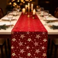 Luxe rode kersttafelloper met goudfolie ster- en sneeuwvlokpatronen voor de feestdagen - 28cm*275cm / 2 Rode Ster