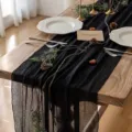 Eleganter schwarzer Tischläufer aus Gaze im Boho-Stil für rustikale Partydekoration - Schwarz
