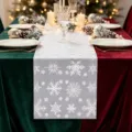 Grauer Weihnachts-Tischläufer mit silbernen Schneeflocken auf festlichem Tisch - 28cm*275cm / 7 Weiße Schneeflocke