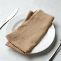 Khaki linen napkins with frayed edges on a white plate - 32x32cm (One Placemat) / Khaki (CD260703-25)