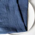 Rustikale dunkelblaue Serviette aus Flammgarn-Baumwolle mit Crinkle-Struktur - Slub-Textur Serviette (CD260704-16) / 32x32cm (Ein Platzset) / Dunkelblau