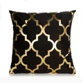 Housse de coussin noire de luxe avec un motif de treillis marocain doré élégant - Géométrique Marocain Noir et Or