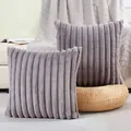 Funda de cojín gris de piel de conejo sintética con rayas verticales para el hogar - 45x45cm (Una cara, sin relleno) / Gris oscuro