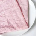 Elegante rosa Serviette aus Flammbaumwolle mit einzigartiger Knitterstruktur Deko - 32x32cm / Rosa (CD260704-34)