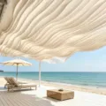 Wellige cremefarbene windgetriebene Deckenverkleidung für die Dekoration am Außenstrand - Fall 30cm * 1m / Champagner