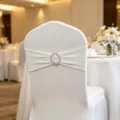 Weiße elastische Pailletten Stuhlschleife mit funkelnder silberner Strass Schnalle für Hochzeiten - 15cm*35cm / Weiß