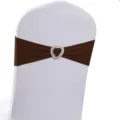 Elegante fascia elastica marrone per sedie con fibbia a cuore per decorazione banchetti - Stile Marrone Scuro (YT260721-29) / 13cm*35cm