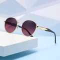 Occhiali da sole rotondi alla moda con lenti sfumate viola e montatura in oro - Montatura Oro Lenti Grigio Rosa