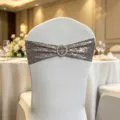 Eleganter silberner Pailletten-Stuhlgurt mit Strassschnalle für Hochzeitsfeiern - 15cm*35cm / Dunkelgrau