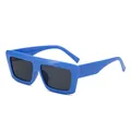 Trendige quadratische Retro-Sonnenbrille für Damen in Hellblau mit dunklen Gläsern - Blauer Rahmen Graue Linsen