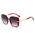 Gafas de sol poligonales de gran tamaño para mujer con montura roja y lentes de color degradado. - Montura Roja Lentes Doble Gris