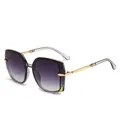Gafas de sol poligonales de moda para mujer con lentes degradadas violetas y patillas doradas - Montura Gris Translúcida Lente Gris Degradado