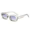 Lunettes de soleil ovales tendance pour femme avec monture grise et verres dégradés violets - Monture Grise Verres Gris