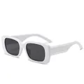Modische weiße rechteckige Sonnenbrille mit dunklen Gläsern für einen trendigen Look - Weißer Rahmen Dunkelgraue Gläser