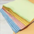 Stapel kleurrijke microvezel schoonmaakdoekjes voor brillen met gekartelde randen - Reinigingsdoekje met Kartelrand / Meerkleurig