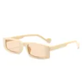Modische beige rechteckige Sonnenbrille mit hellorangen Gläsern und dickem Rahmen - Beiger Rahmen Hellteeglas