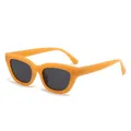 Retro-Sonnenbrille in Gelee-Orange für Damen mit dunklen Gläsern und Nietendetails - Geleegelber Rahmen Schwarzgraue Gläser