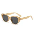 Moderne Cat-Eye-Sonnenbrille für Damen mit beigem Rahmen und trendigen dunklen Gläsern - Gelee Tee Rahmen Schwarzgraue Linsen