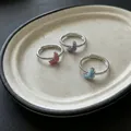 Set aus drei farbenfrohen Croissant-Emaille-Ringen in Pink, Lila und Blau, verstellbar. - Croissant Style (J9440) / Rosa