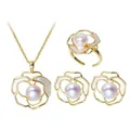 Elegante set di gioielli a forma di camelia in oro con perle d'acqua dolce e madreperla - Set di 3 Braccialetti