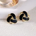 Orecchini vintage a fiore triangolare traforato con smalto nero e finitura in oro lucido - Geometrico Rotante (E3201) / Nero