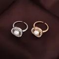Eleganti anelli aperti in oro e argento con perla centrale e halo di strass scintillanti - Anello d'Oro