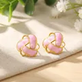 Orecchini vintage a lobo in smalto rosa con un nodo a triangolo dorato elegante - Geometrico Rotante (E3201) / Rosa