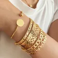 Eleganti bracciali a polsino geometrici e a catena dorati a strati sul polso per SKU - Set Stella Tipo E