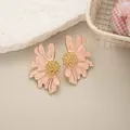 Orecchini a margherita retrò francesi con petali in smalto rosa e centro dorato - Rosa