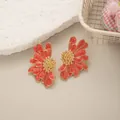 Orecchini a fiore margherita stile vintage francese in smalto rosa corallo e oro - Arancione