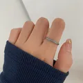 Elegante anello vintage in argento tailandese con motivo a spiga intrecciata e finitura ossidata - Stile Sottile Intrecciato a Spiga (J1736) / Aperto Regolabile