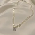 Elegante Perlenkette aus 925 Sterling Silber mit einem quadratischen Zirkonia Anhänger - Perle Quadratischer Strass-Stil (XL1096) / 925er Silber