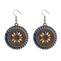 Dettaglio orecchini rotondi in lega smaltata con motivo a girasole - Stile Smalto a Goccia Tondo Mandala / L Blu Mare