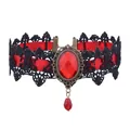 Vista detallada de gargantilla de encaje gótico vintage punk con gema roja de mujer - N3116 gargantilla de encaje con gema roja