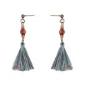 Vista dettagliata di orecchini pendenti a nappa fatti a mano in stile etnico bohémien - Bohemian Tassel Style (001)