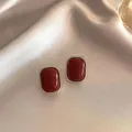 Elegante vintage rode ovale oorknopjes met gouden koordrand op zijden achtergrond - Goud Rood Stijl (E3135)