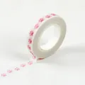 Washi tape sottile con motivo a impronte di zampe rosa ripetute su sfondo bianco - N. 10 Impronte Rosa