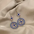 Orecchini bohémien vintage con smalto blu e arancione su sfondo di seta beige - K Doppio Strato Argento Blu