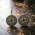 Eleganti orecchini pendenti bohémien vintage con motivo floreale in smalto colorato - J Blu Oro