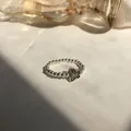 Minimalistischer 925er Sterlingsilber Perlenring mit Vintage Schmetterlings Anhänger für Damen - Schmetterling Anhänger Stil (J2313)