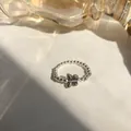 Eleganter Perlenring aus 925er Sterlingsilber mit einem Vintage-Schmetterlingsdesign. - Vintage Strukturierter Schmetterlingsstil (J2328)