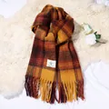 Weicher karierter Mohair-Schal mit Fransen in warmen Orange- und Brauntönen für den Winter - Maillard Doppellinie Ingwergelb Karo