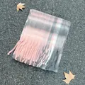 Weicher Schal aus Mohair-Imitat mit Karomuster in Rosa und Grau für den Winter. - 40-230cm / Rosa